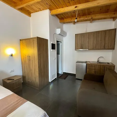 Tini Guest house *